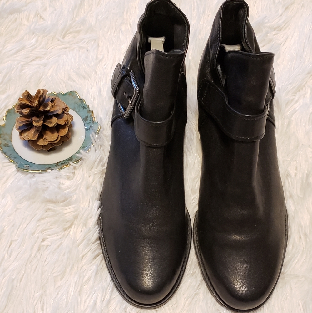 Stuart Weitzman Ankle boots - Picture 1 of 6